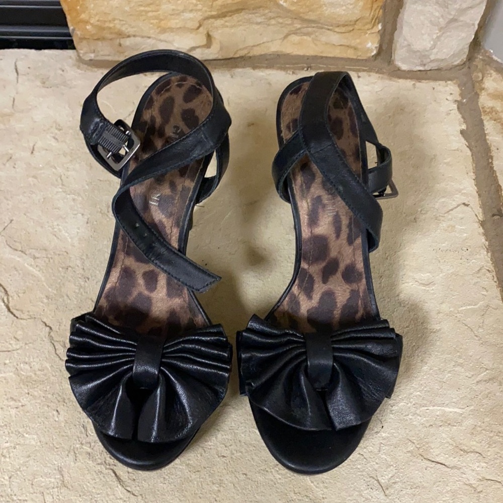Gianni Bini bow heels